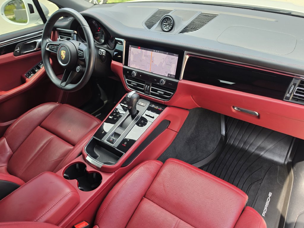 Certified 2024 Porsche Macan Turbo AWD/4WD image 31