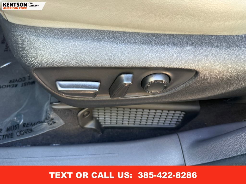 Used 2024 Toyota Sienna XLE image 33