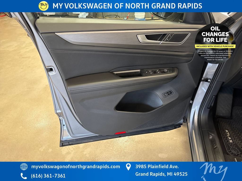 Used 2024 Volkswagen Atlas Cross Sport SE AWD/4WD image 11