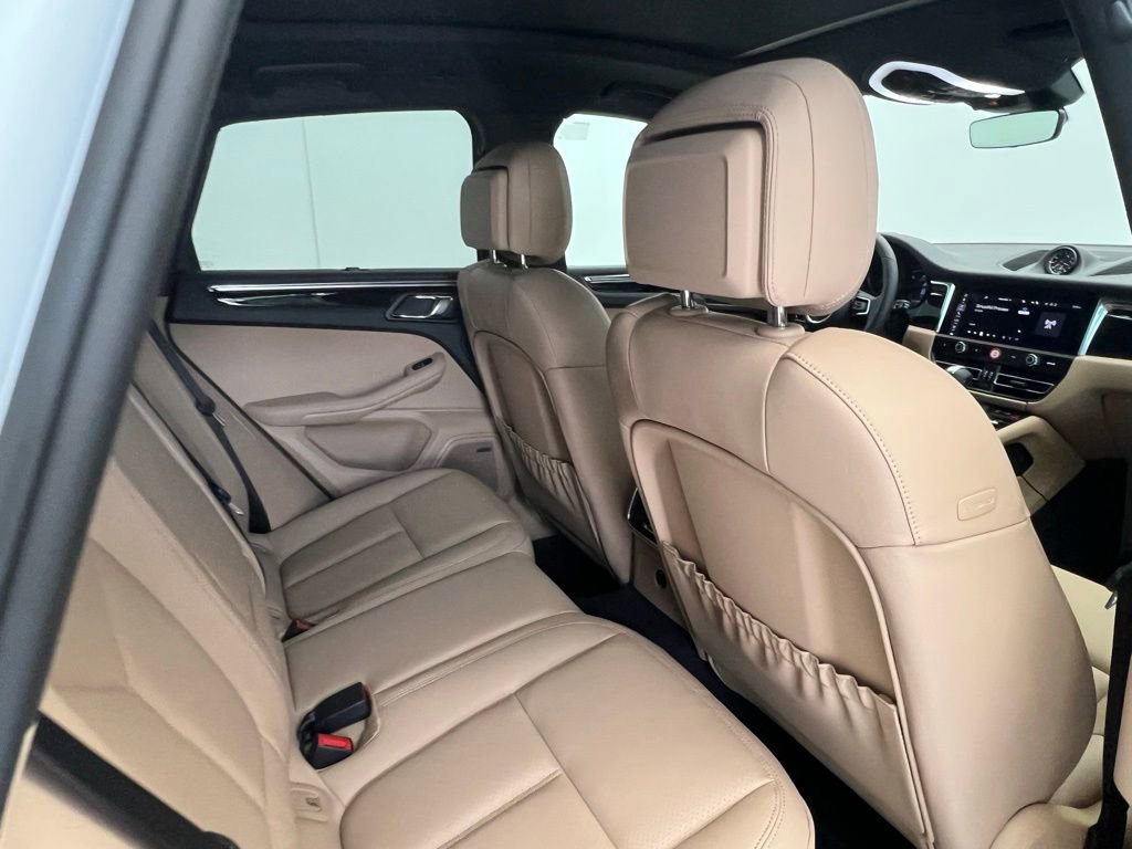 Certified 2025 Porsche Macan image 16