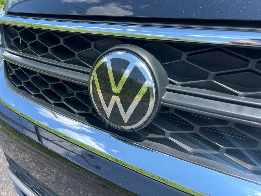 Certified 2023 Volkswagen Taos SE w/ Panoramic Sunroof Package FWD image 11
