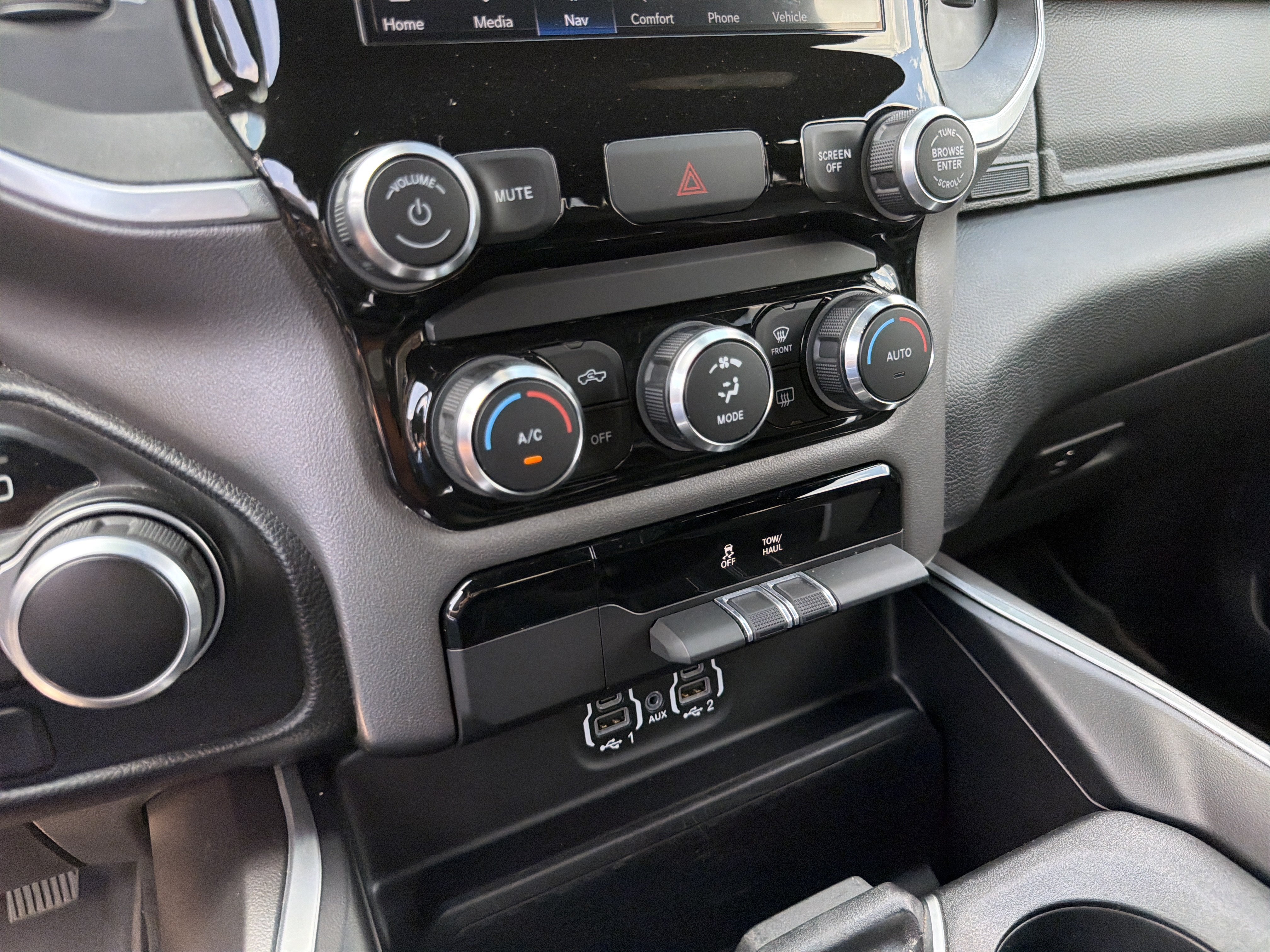 Used 2022 RAM 1500 Big Horn AWD/4WD image 18