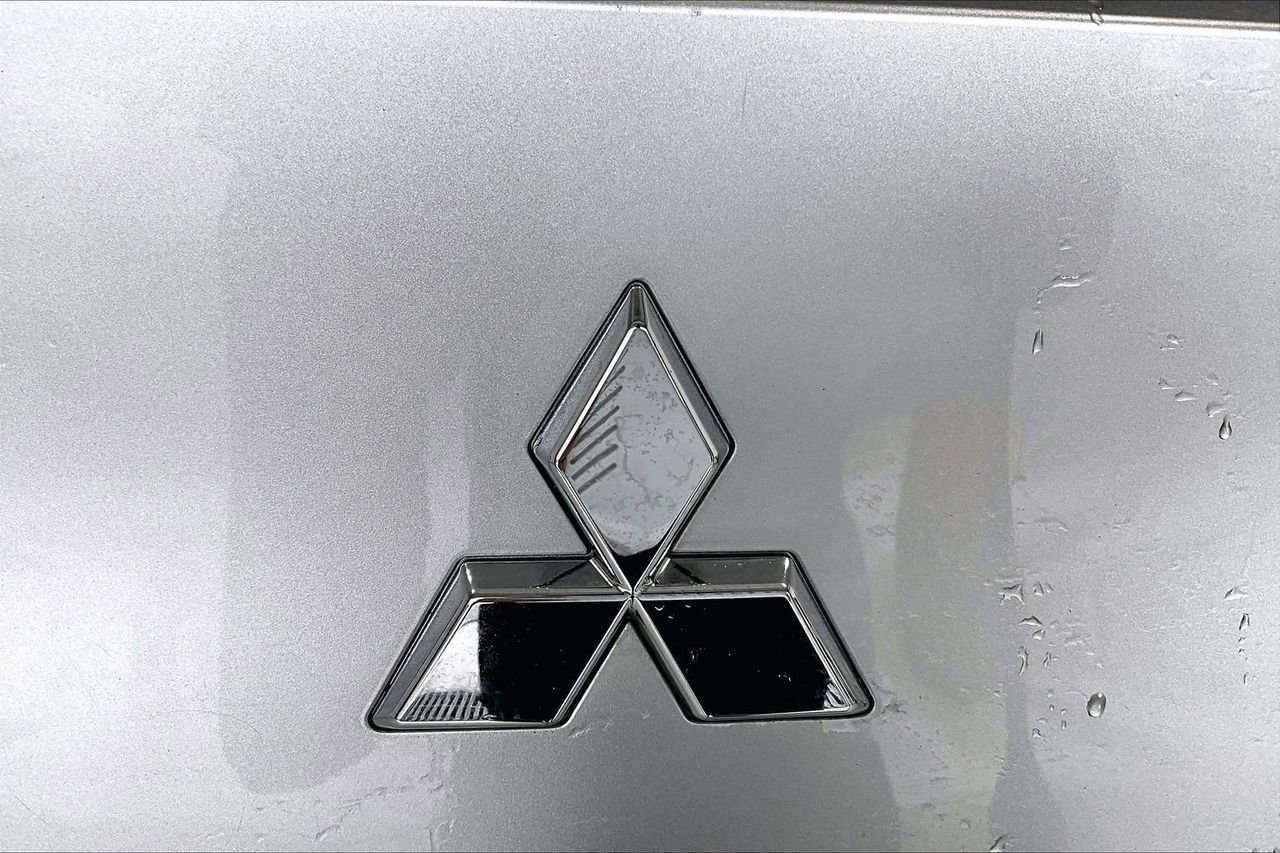 Used 2023 Mitsubishi Outlander SE image 7