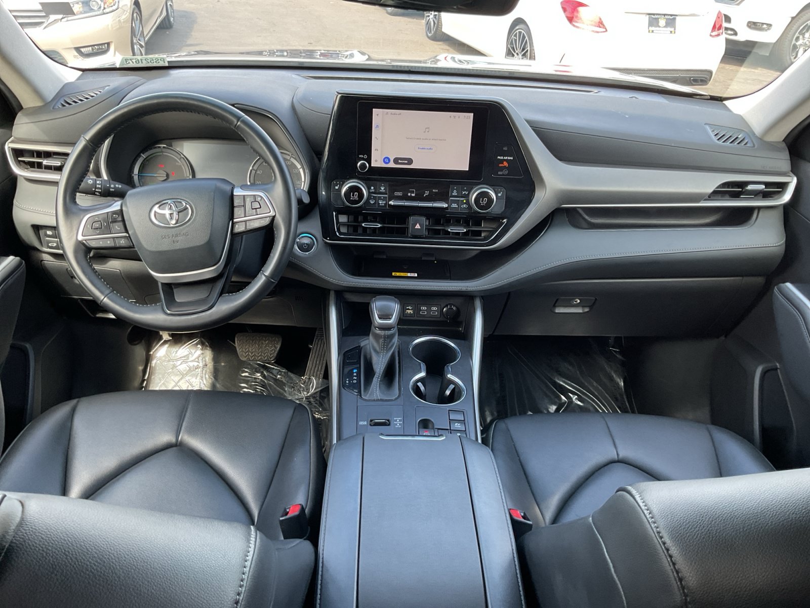 Used 2023 Toyota Highlander XLE FWD image 16