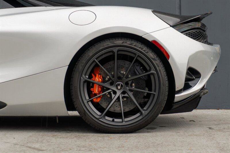 Used 2024 McLaren 750S Spider image 23