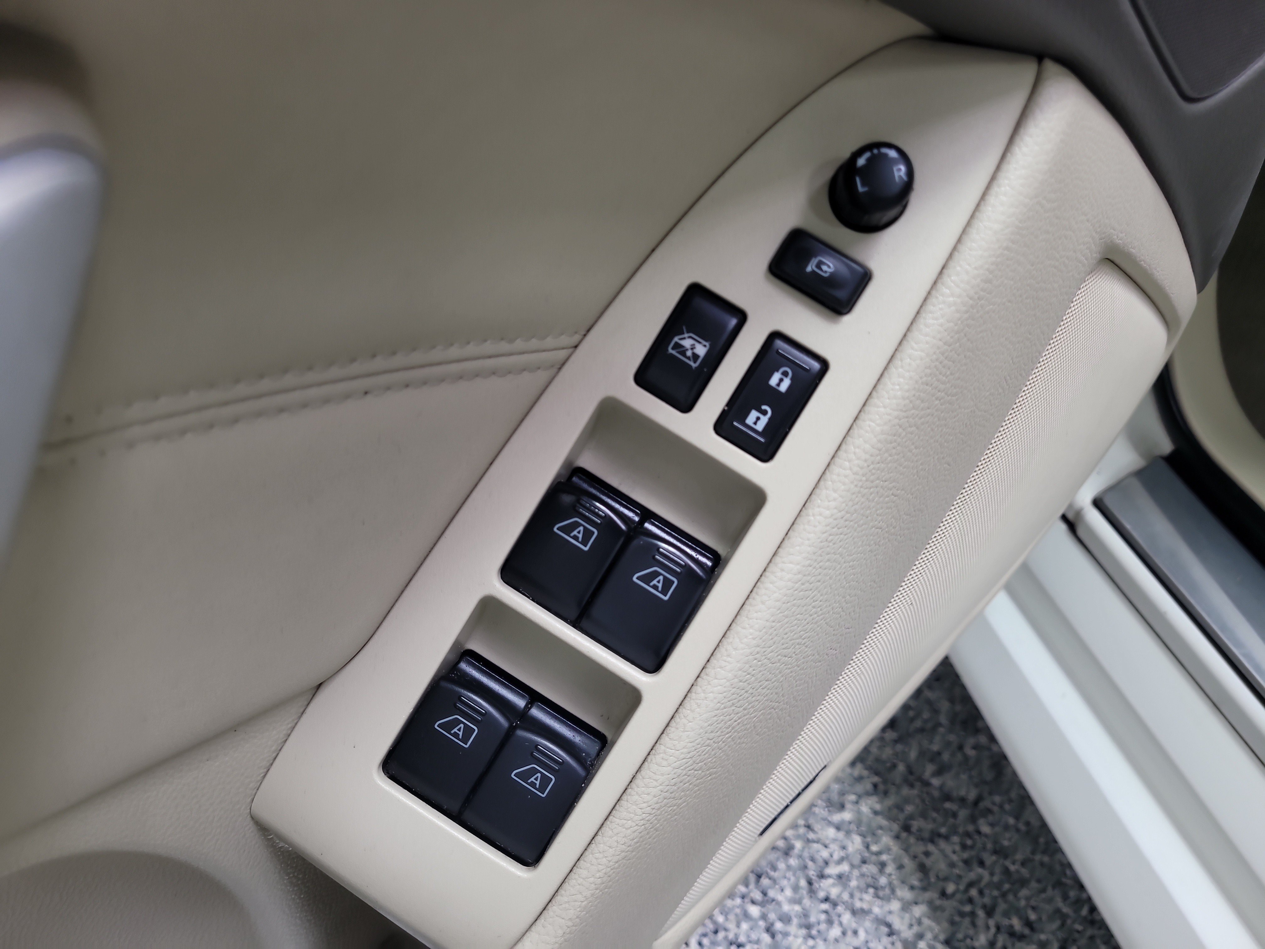 Used 2013 INFINITI G37 Convertible w/ Premium Pkg RWD image 11
