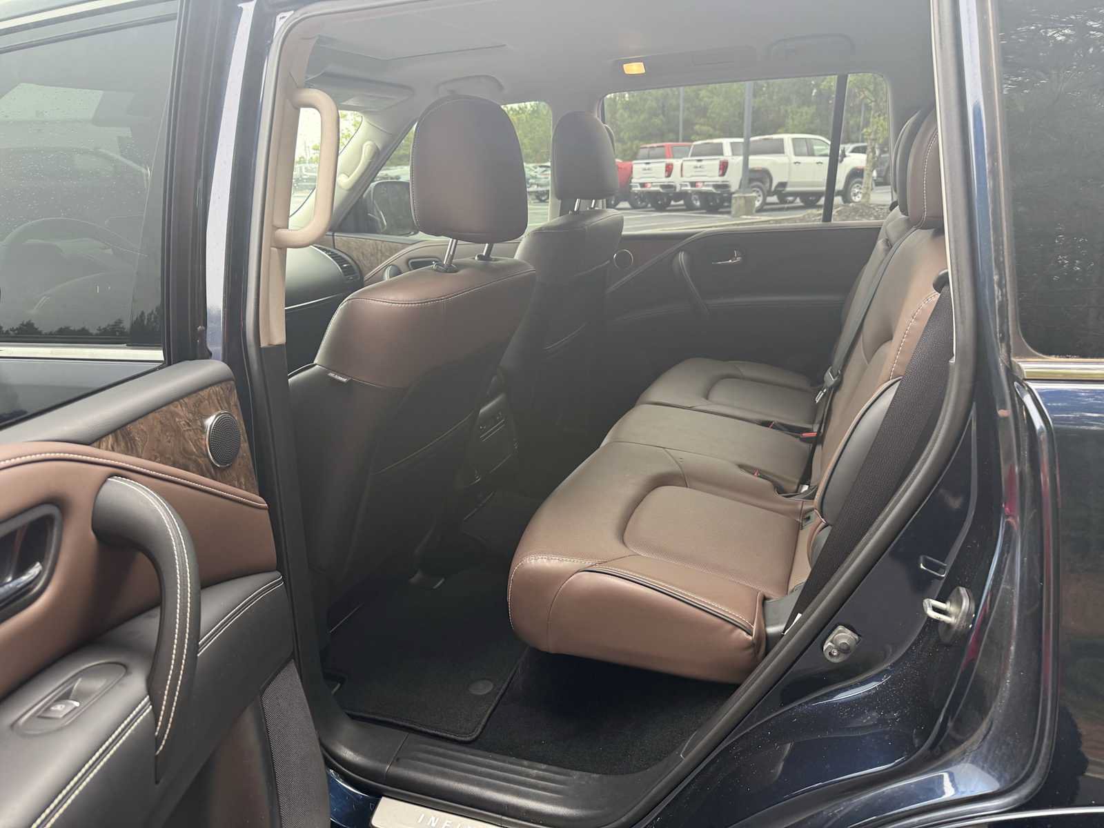 Used 2023 INFINITI QX80 Premium Select w/ All-Season Package RWD image 9