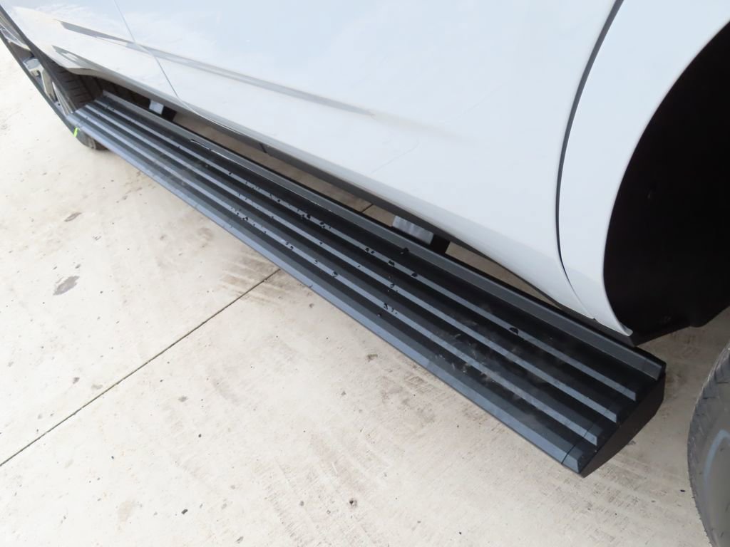 New 2026 Chevrolet Tahoe High Country AWD/4WD image 18