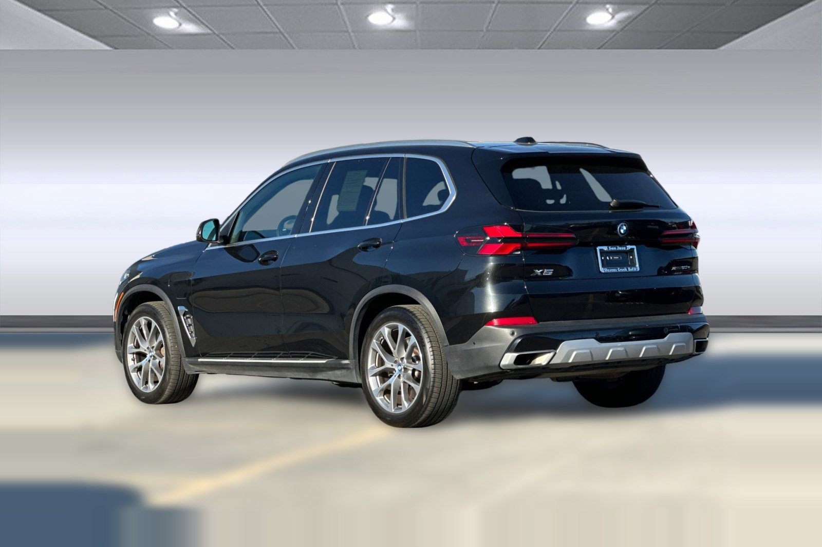Used 2025 BMW X5 xDrive50e image 3