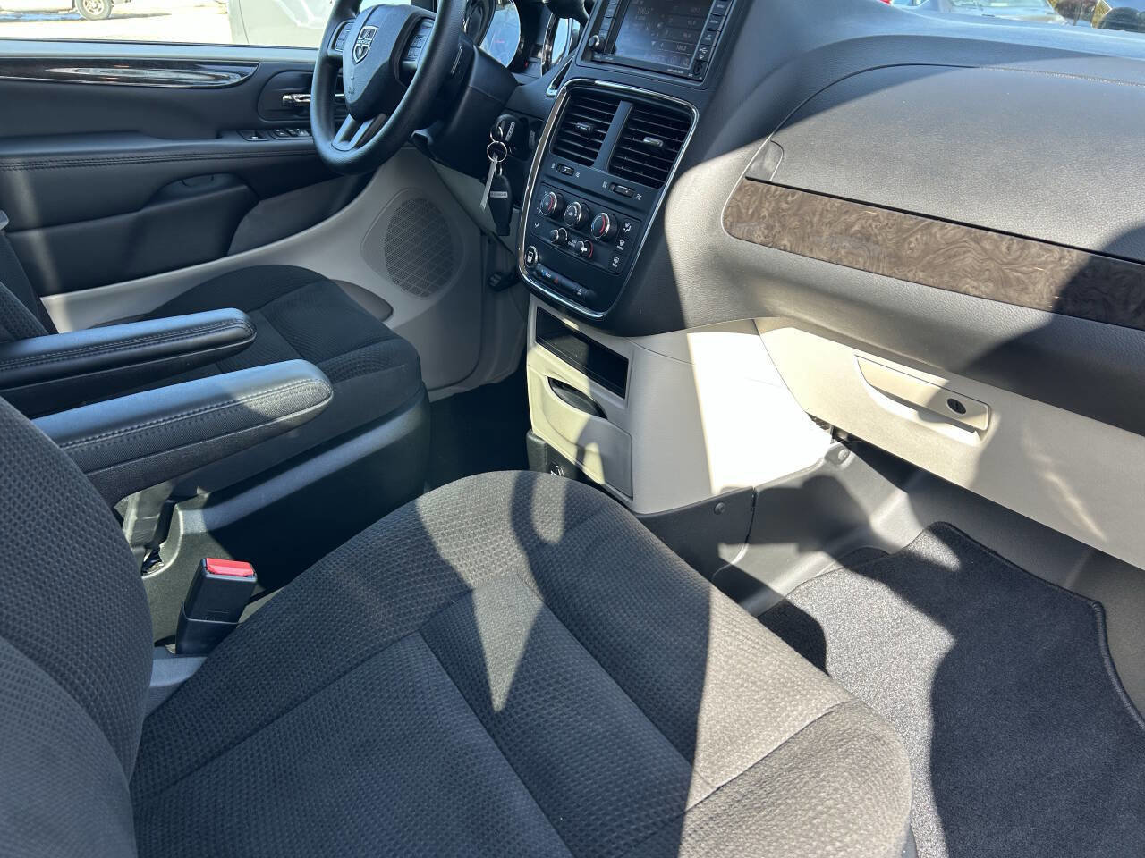Used 2018 Dodge Grand Caravan SE w/ Power Convenience Group I image 26