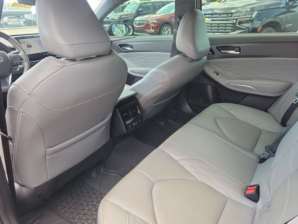Used 2021 Toyota Avalon Limited w/ Advanced Safety Package FWD image 12