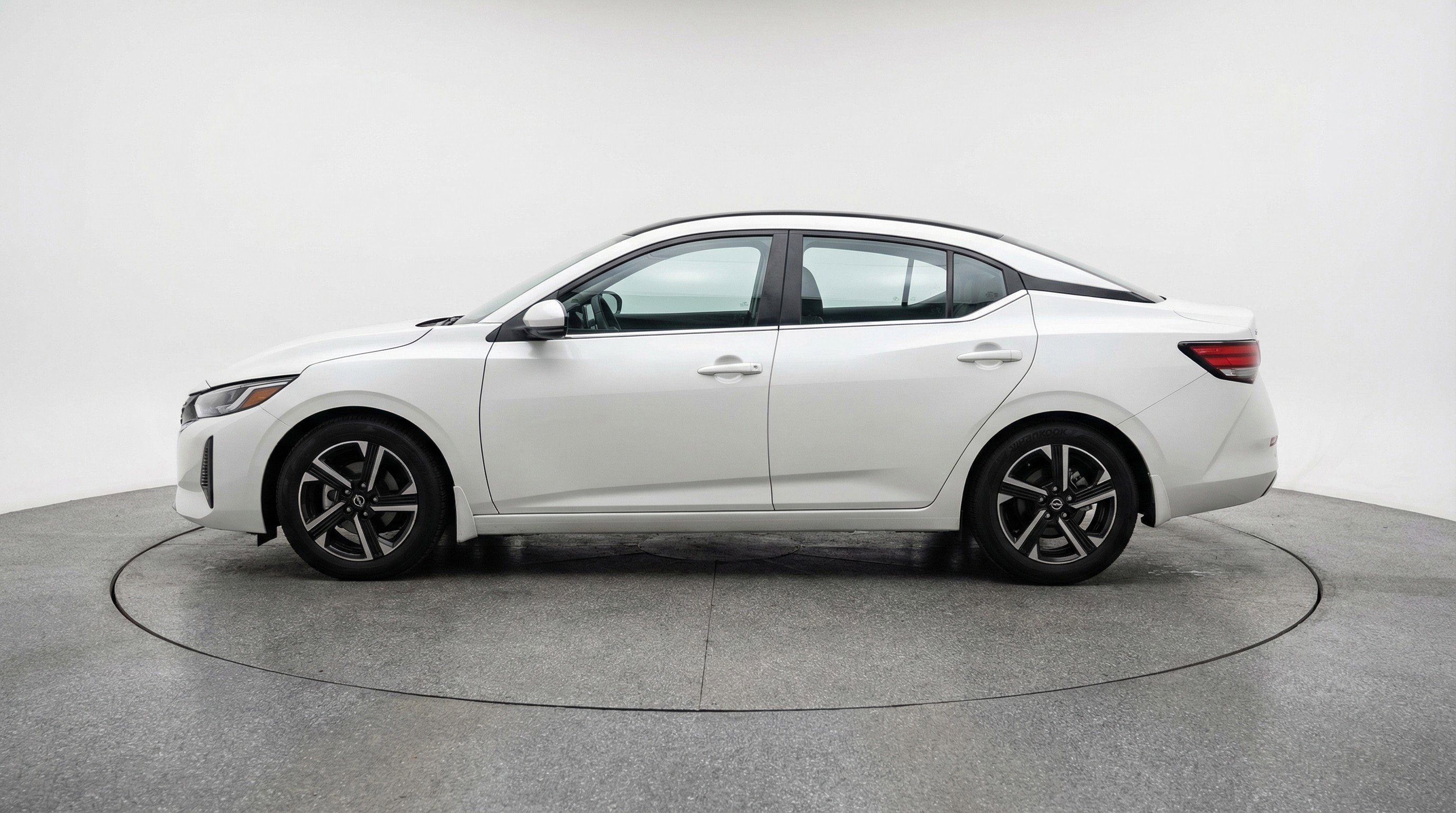 Used 2025 Nissan Sentra SV image 5