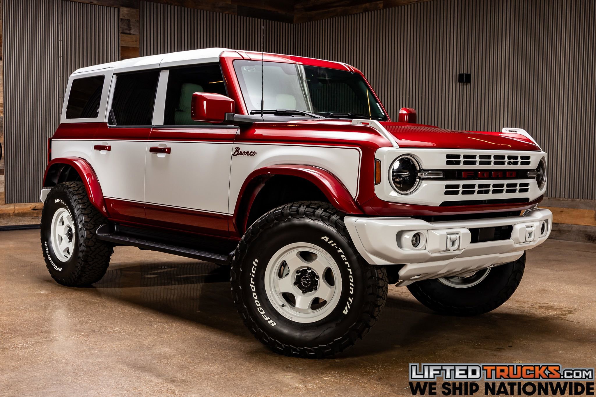 Used 2025 Ford Bronco Heritage Edition AWD/4WD image 1