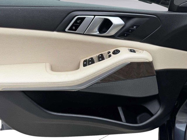 Used 2021 BMW X5 xDrive40i w/ Premium Package image 18