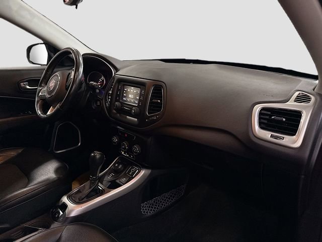 Used 2018 Jeep Compass Latitude w/ Cold Weather Group AWD/4WD image 28