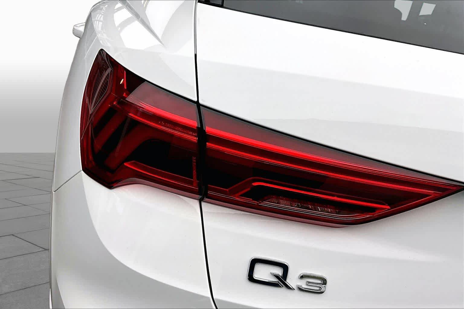 Used 2021 Audi Q3 2.0T Premium w/ Convenience Package AWD/4WD image 28