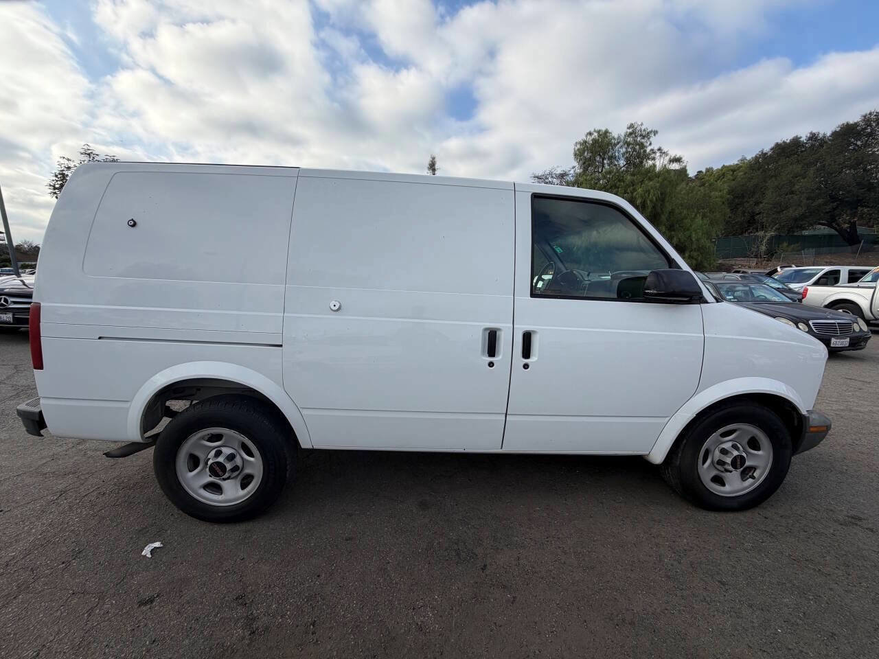 Used 2004 GMC Safari w/ Seat Package image 5