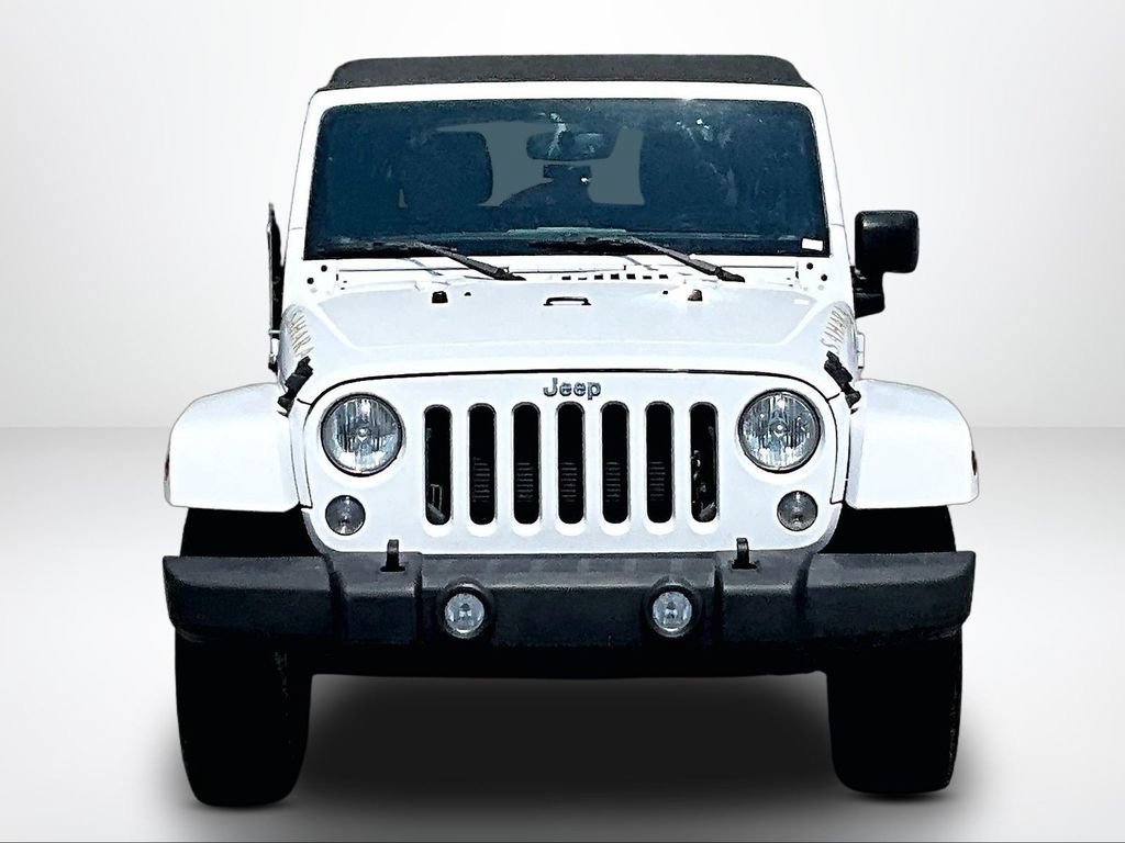 Used 2015 Jeep Wrangler Unlimited Sahara w/ Connectivity Group AWD/4WD image 4