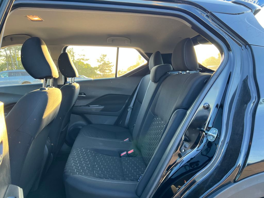 Used 2022 Nissan Kicks SV w/ Interior Electronics Package FWD image 15
