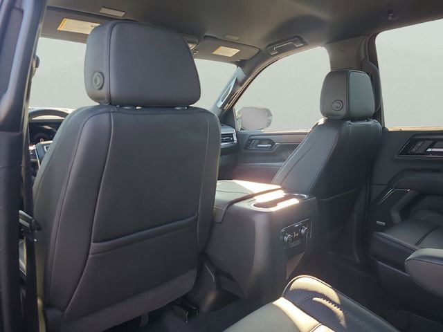 Used 2025 GMC Yukon XL Denali AWD/4WD image 10