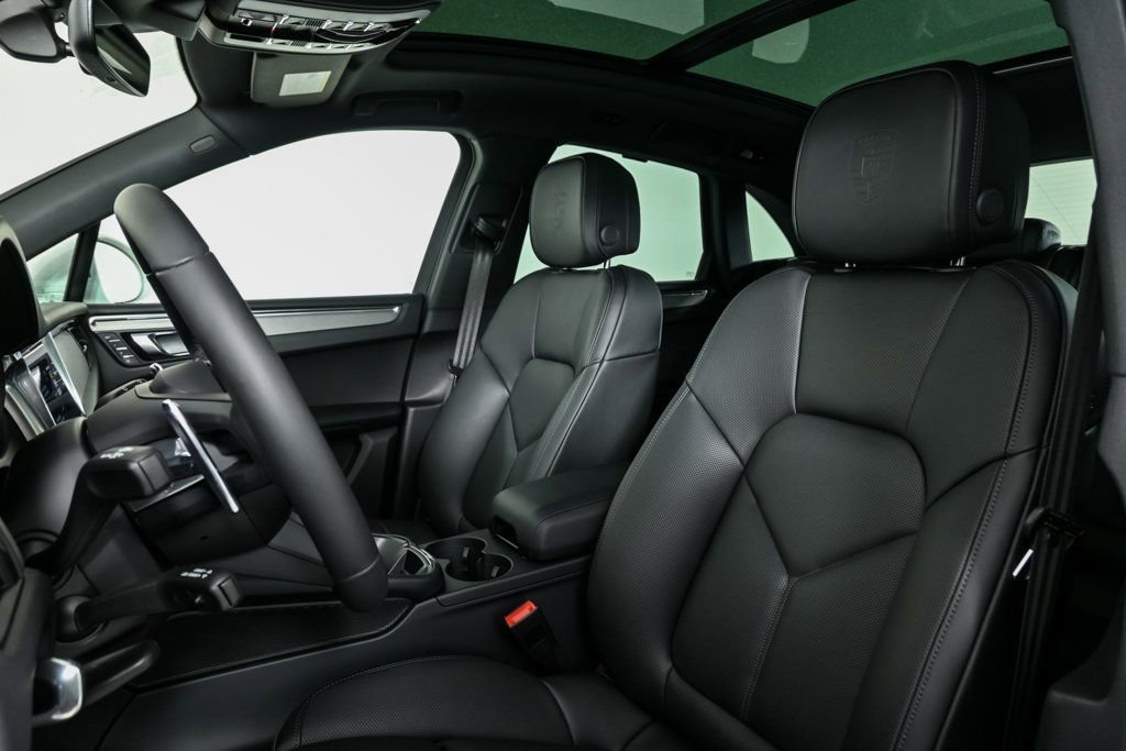 New 2026 Porsche Macan image 5