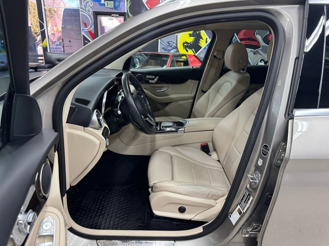 Used 2021 Mercedes-Benz GLC 300 4MATIC image 10