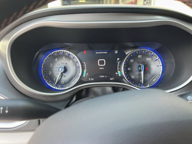 Used 2020 Chrysler Pacifica Touring-L Plus w/ Advanced Safetytec Group FWD image 17