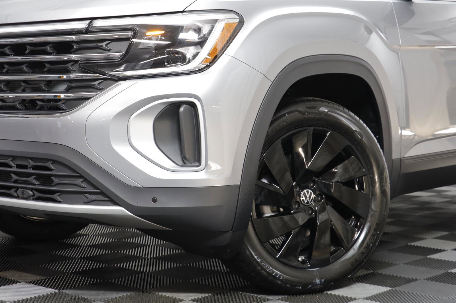 New 2026 Volkswagen Atlas SE image 3