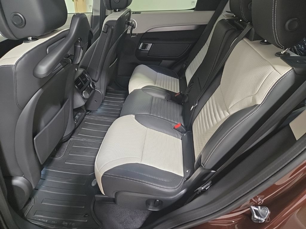 New 2026 Land Rover Discovery Limited Edition AWD/4WD image 23