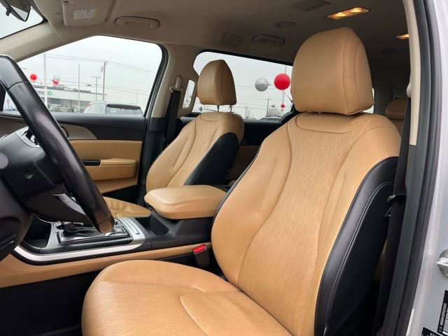 Certified 2023 Kia Carnival LX image 17