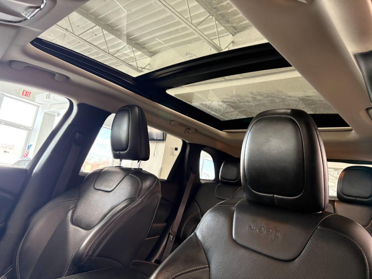 Used 2015 Jeep Cherokee Limited w/ Luxury Group image 16