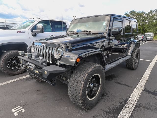 Used 2016 Jeep Wrangler Unlimited Sahara w/ Connectivity Group AWD/4WD image 2