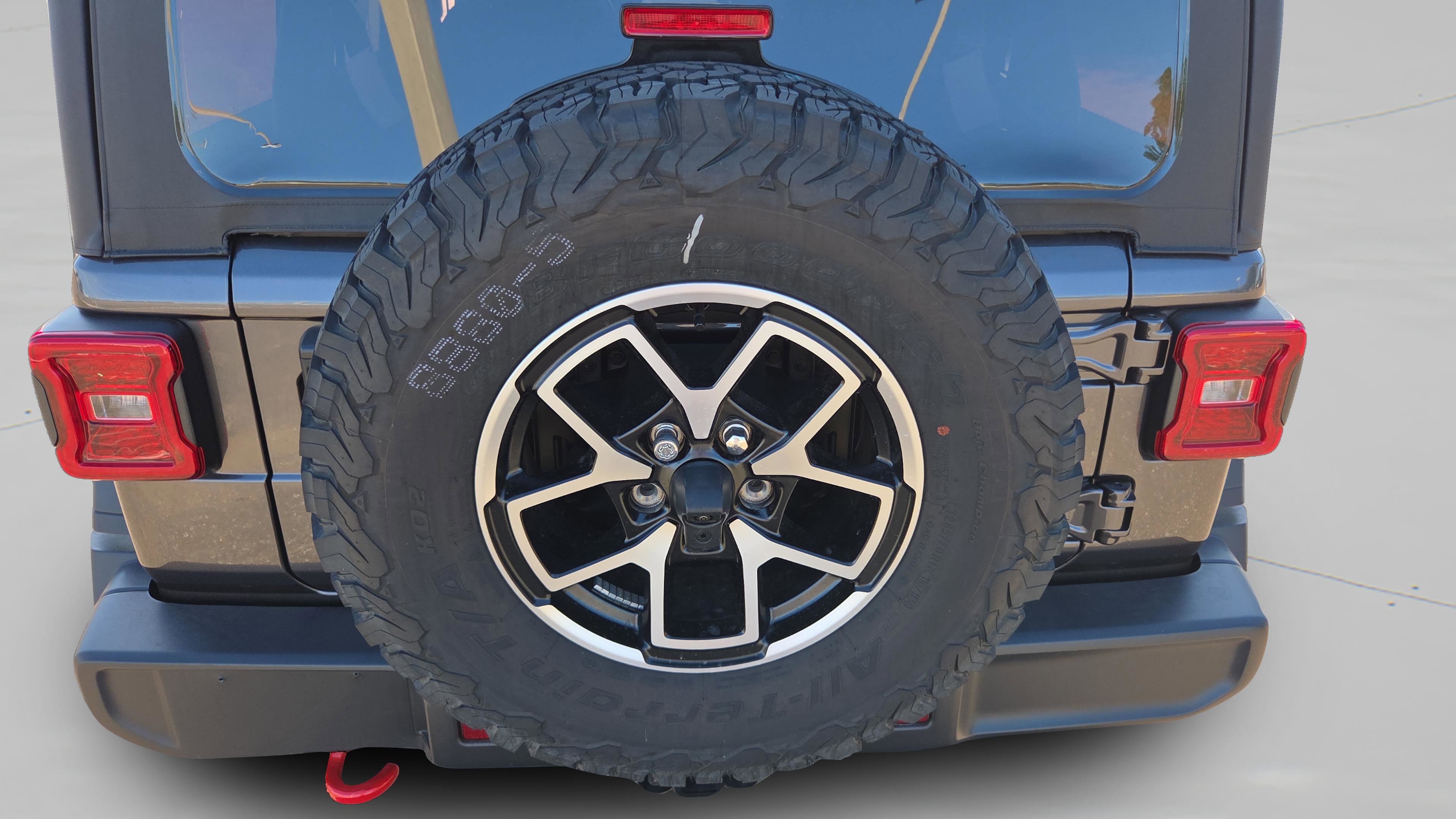 Used 2025 Jeep Wrangler Unlimited Rubicon w/ Technology Group image 23