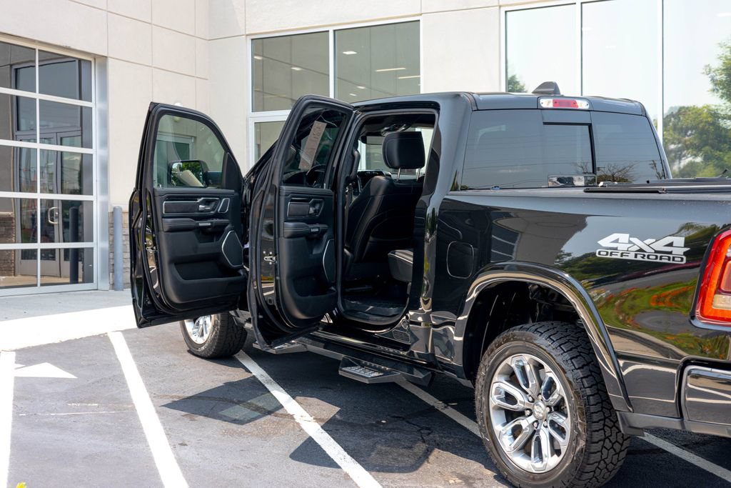 Used 2019 RAM 1500 Laramie AWD/4WD image 17