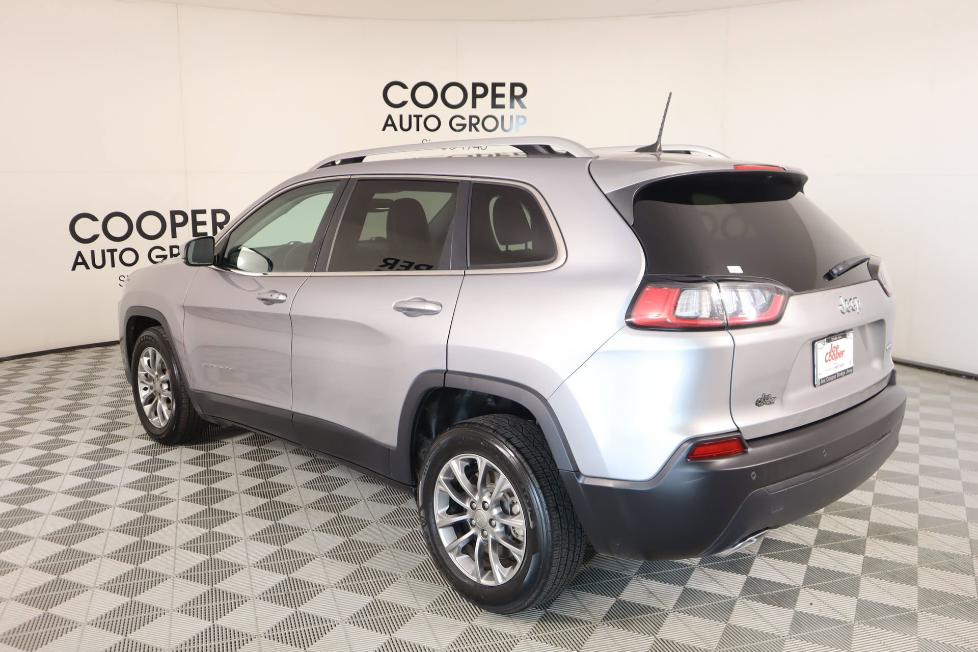 Used 2019 Jeep Cherokee Latitude Plus w/ Comfort/Convenience Group image 21