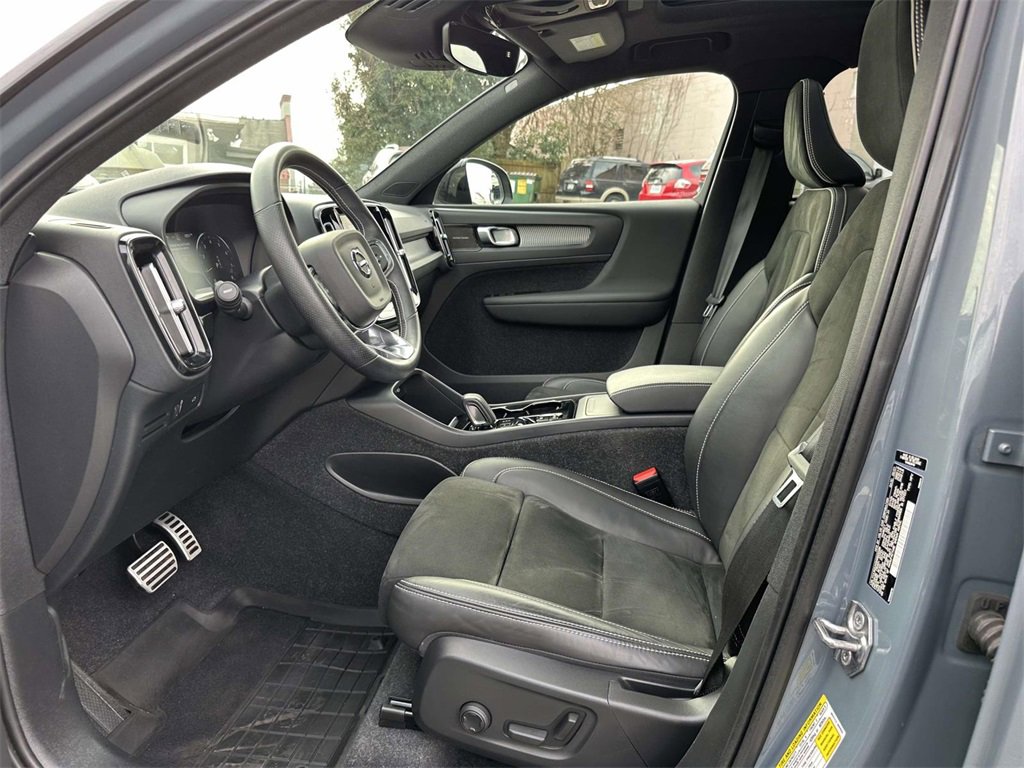 Used 2021 Volvo XC40 T5 R-Design w/ Climate Package image 16