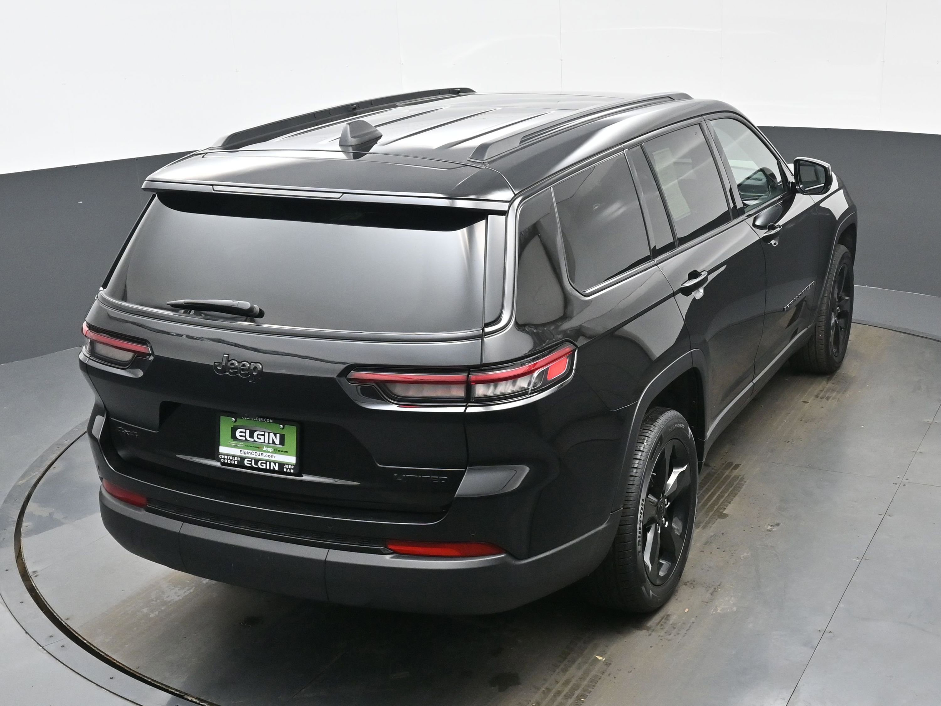 Used 2025 Jeep Grand Cherokee L Limited w/ Black Appearance Package image 37