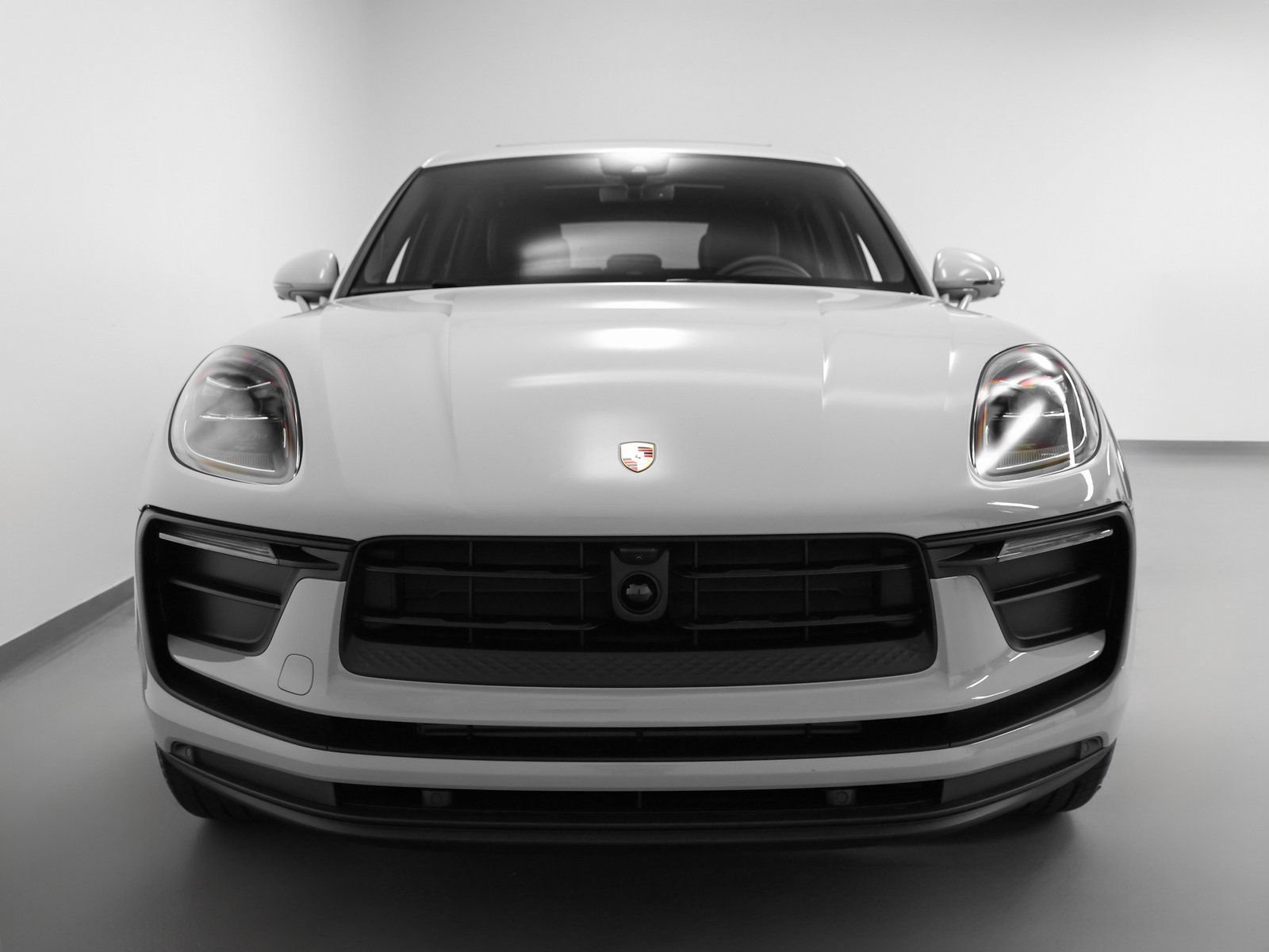 Certified 2026 Porsche Macan AWD/4WD image 8