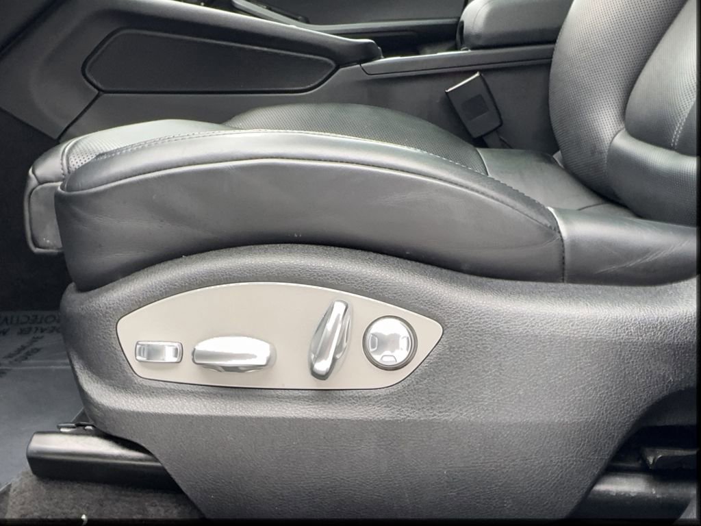 Used 2023 Porsche Macan w/ Sport Chrono Package image 21