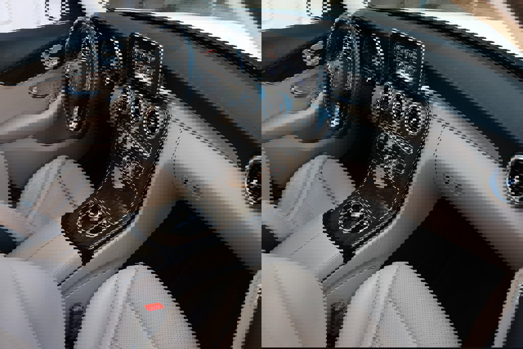 Used 2018 Mercedes-Benz C 300 Sedan w/ Premium Package image 21