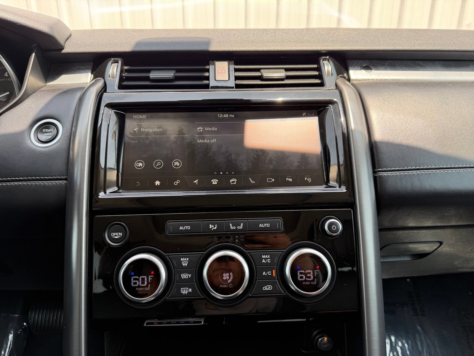 Used 2017 Land Rover Discovery First Edition AWD/4WD image 15