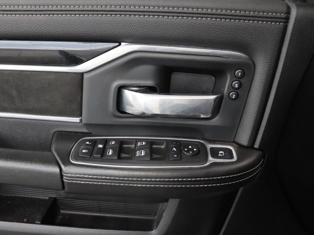 Used 2019 RAM 2500 Laramie w/ Night Edition AWD/4WD image 15
