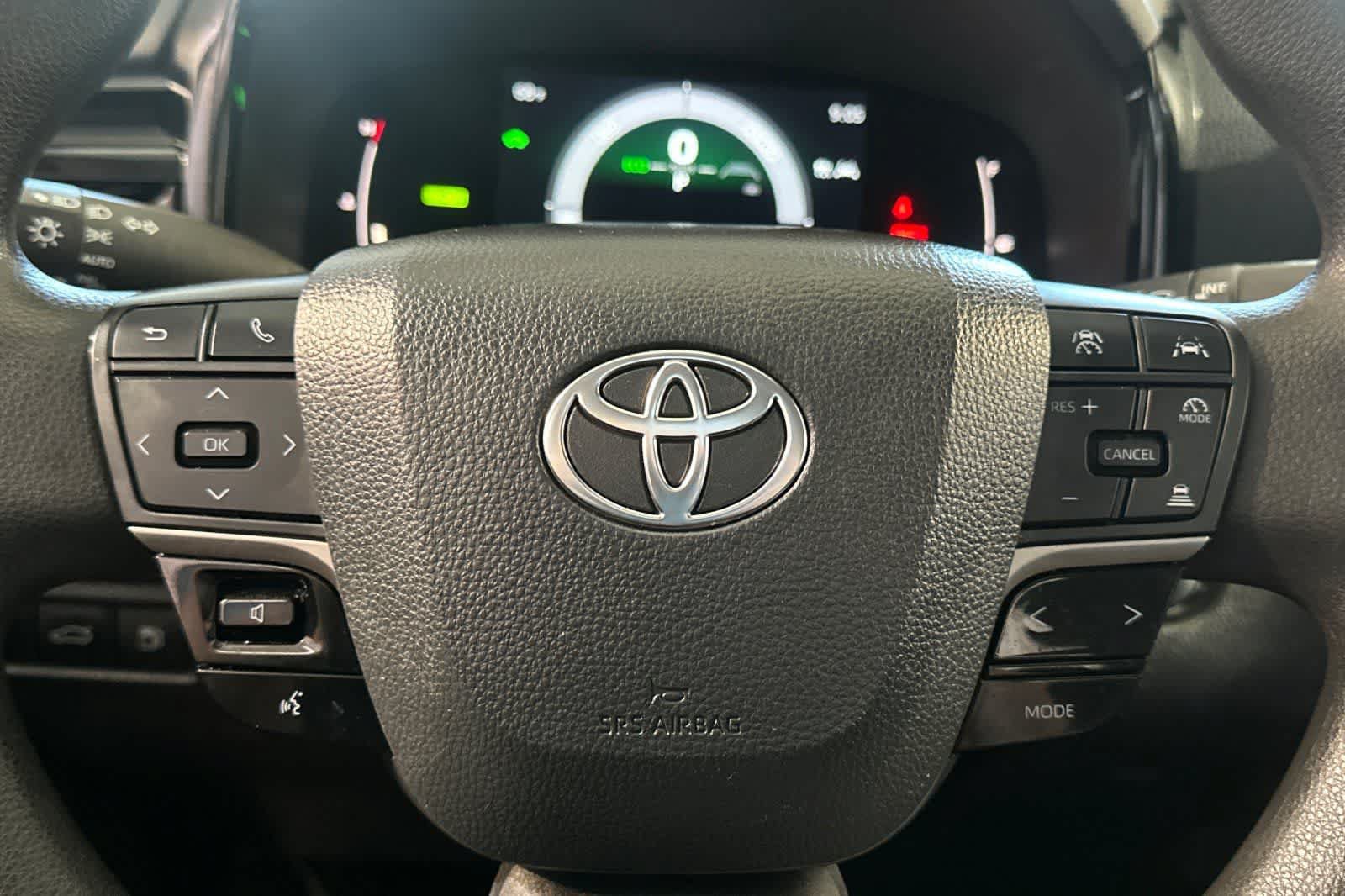 Used 2025 Toyota Camry LE FWD image 28