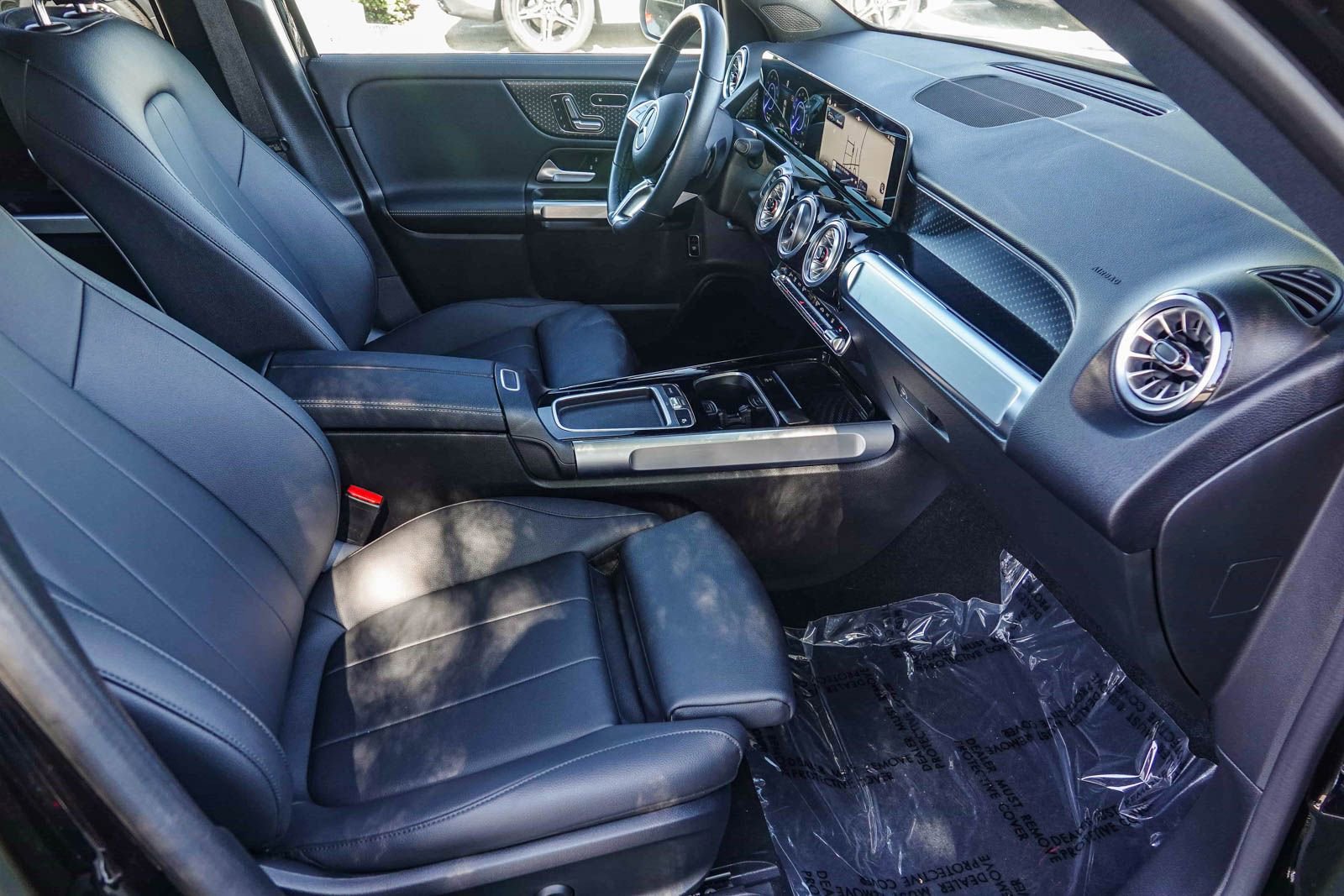 Used 2024 Mercedes-Benz EQB 350 4MATIC SUV image 16