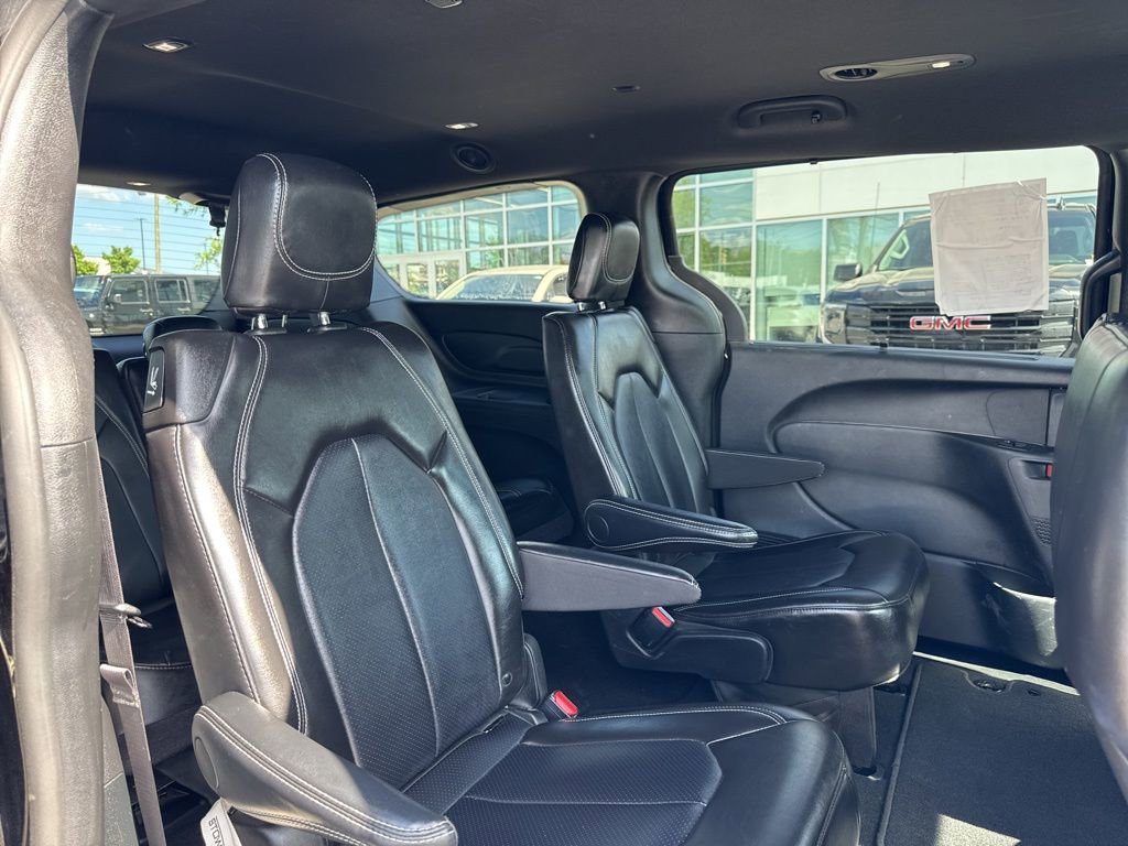 Used 2025 Chrysler Pacifica Select FWD image 24