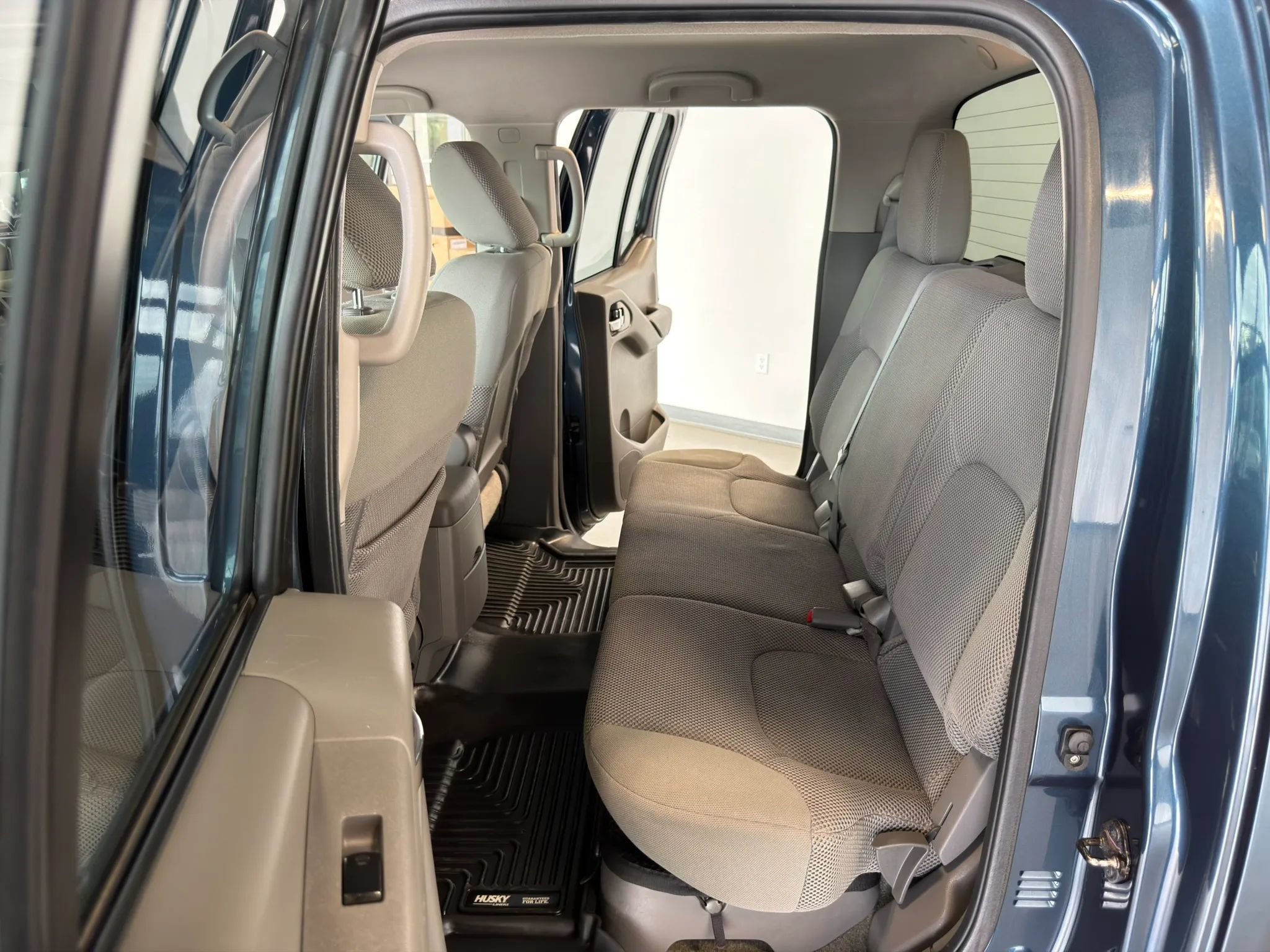 Used 2013 Nissan Frontier SV w/ SV Value Truck Pkg AWD/4WD image 17