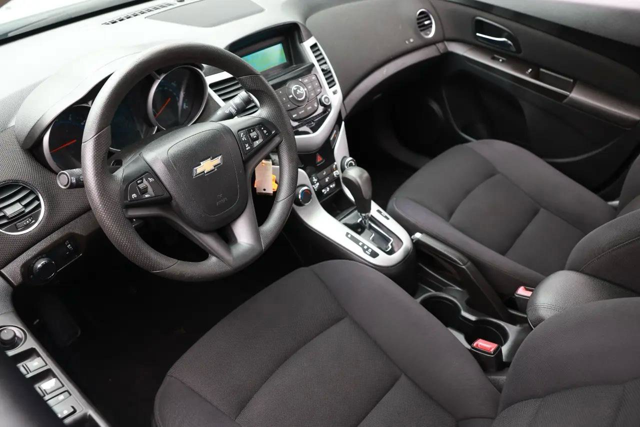 Used 2015 Chevrolet Cruze LT FWD image 4
