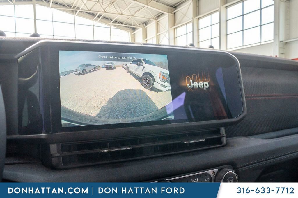 Used 2025 Jeep Wrangler Unlimited Rubicon w/ Convenience Group image 8