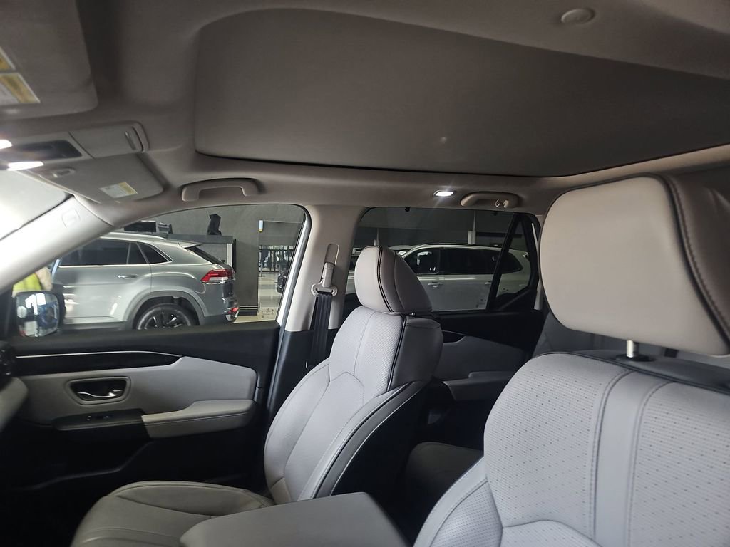 Used 2024 Honda Pilot Elite image 15