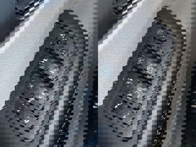 Used 2023 Chrysler Pacifica Touring-L image 17